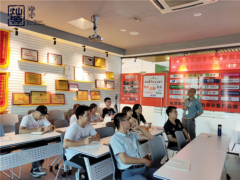 南寧辦公室裝修公司真實質(zhì)量&mdash;燦源裝飾員工培訓(xùn)
