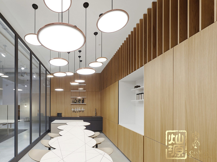 小型網(wǎng)絡公司時尚科技辦公室裝修設計案例